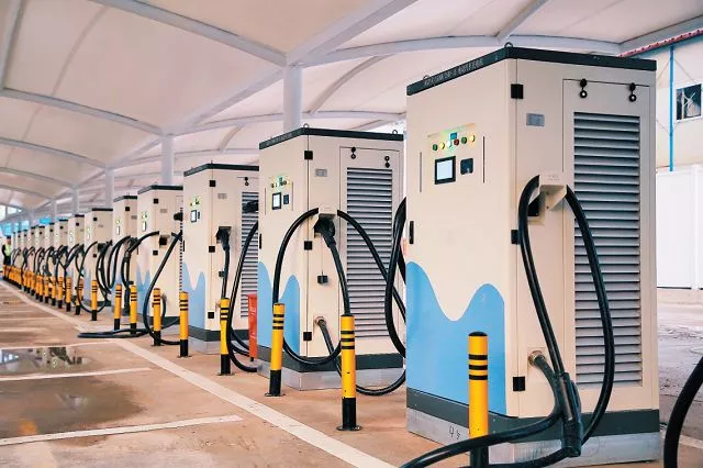 bm11222宝马娱乐网站携手罗宾森 亮相深圳留创站04.jpg